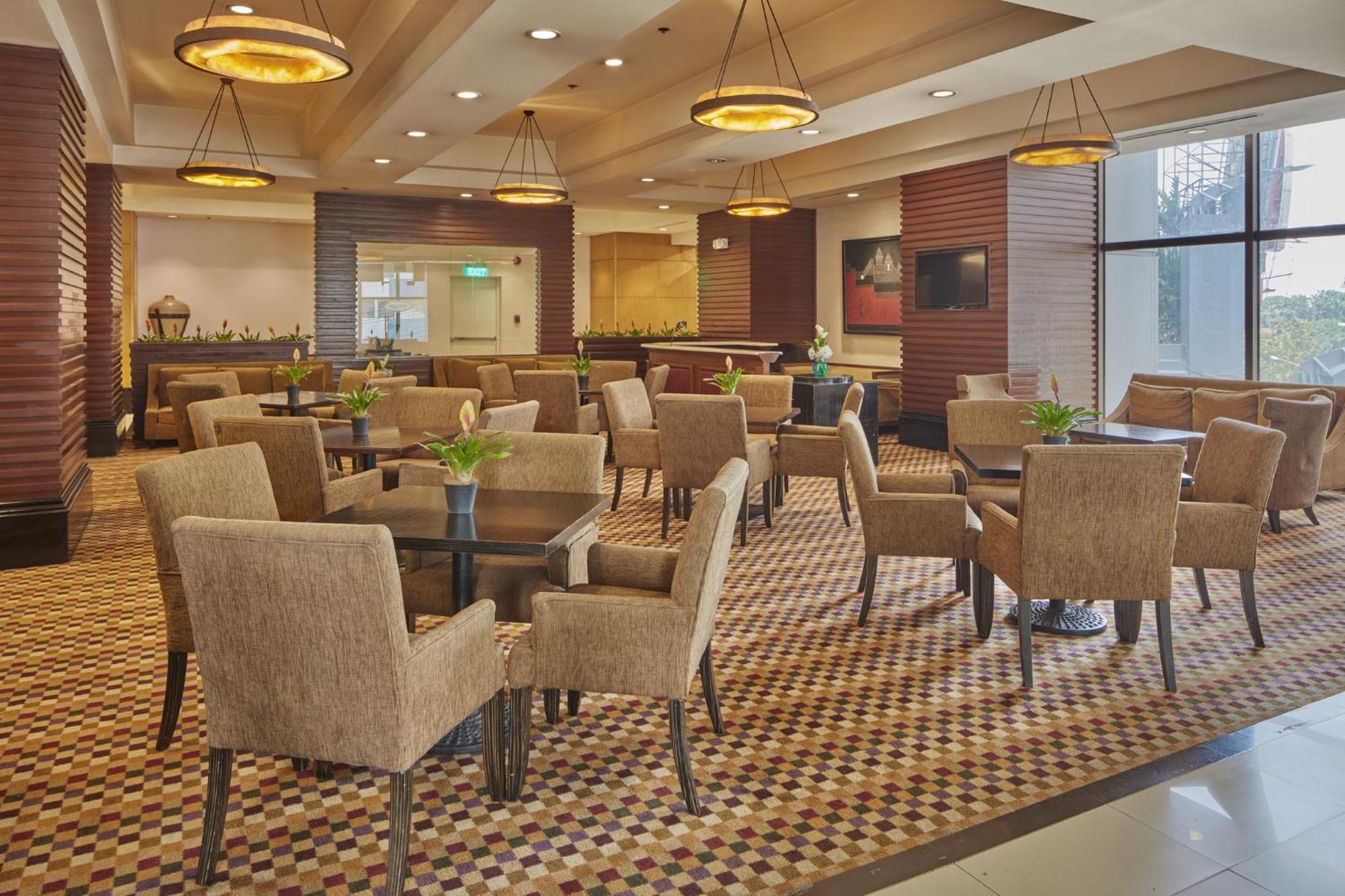 Hotel & Manila Galleria By Ihg