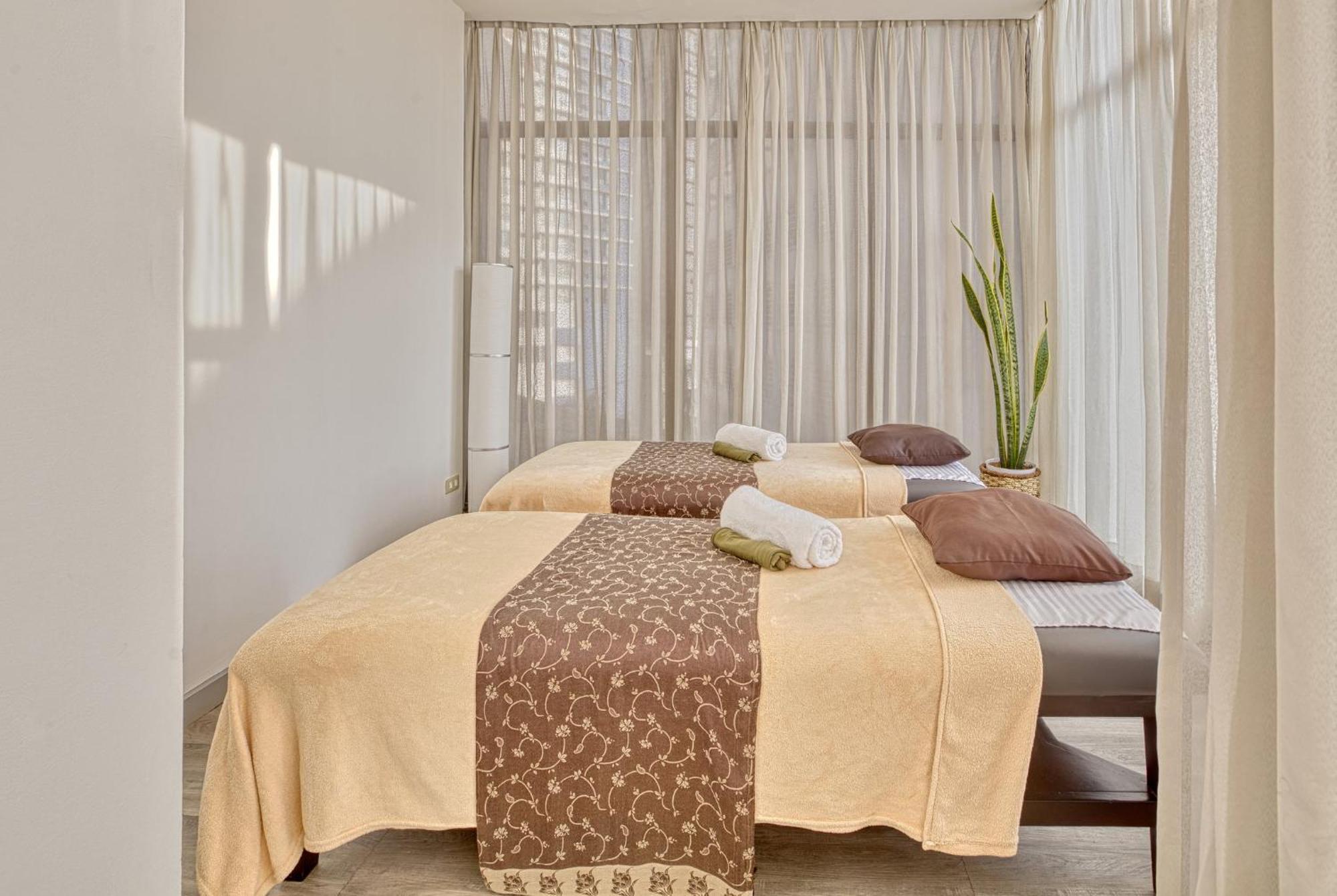 Hotel & Manila Galleria By Ihg Pasig City