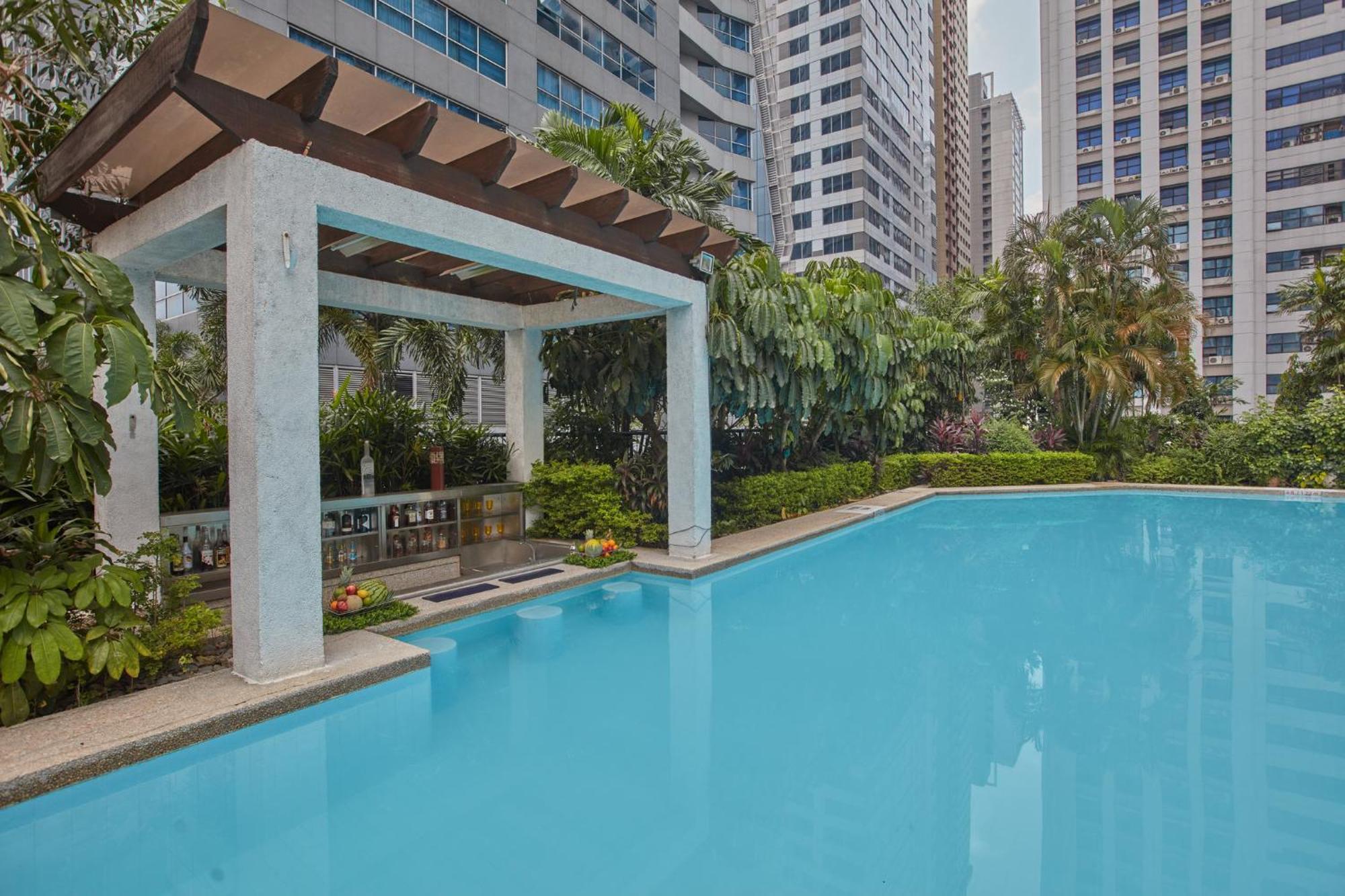 Hotel & Manila Galleria By Ihg 4*