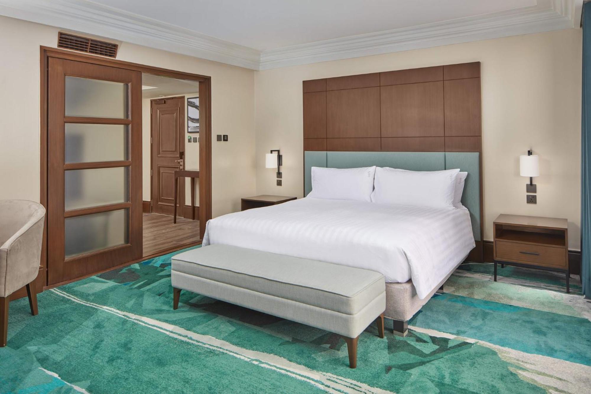 Hotel & Manila Galleria By Ihg