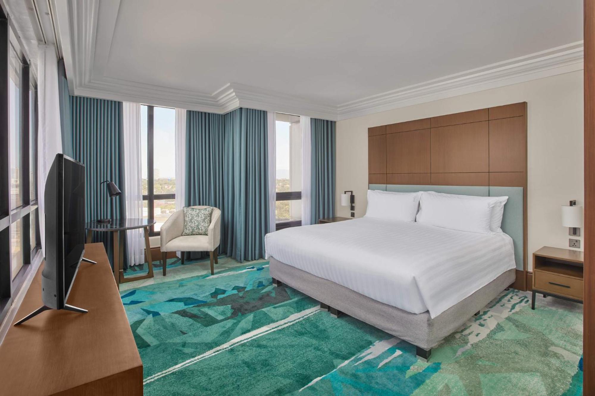 Hotel & Manila Galleria By Ihg Pasig City