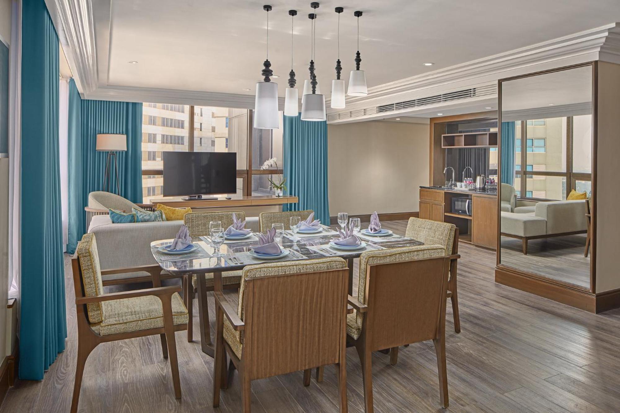 Hotel & Manila Galleria By Ihg 4*
